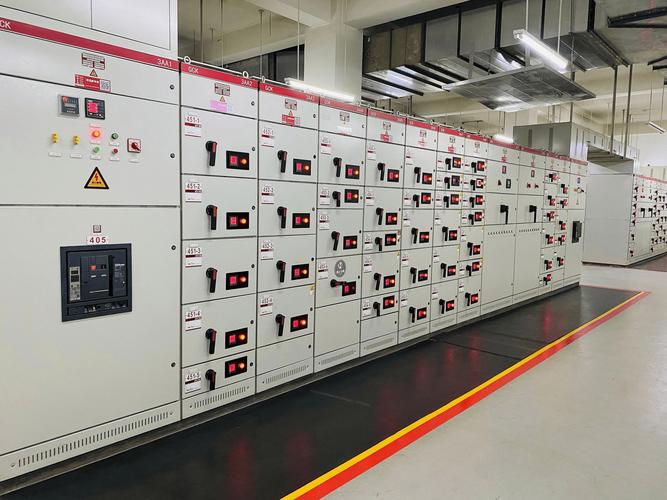 变配电设备应有完善的屏护装置,所用遮拦的高度不应低于多少米?_百度... 变配电设备应有完善的屏护装置,所用遮拦的高度不应低于多少米?_百度...