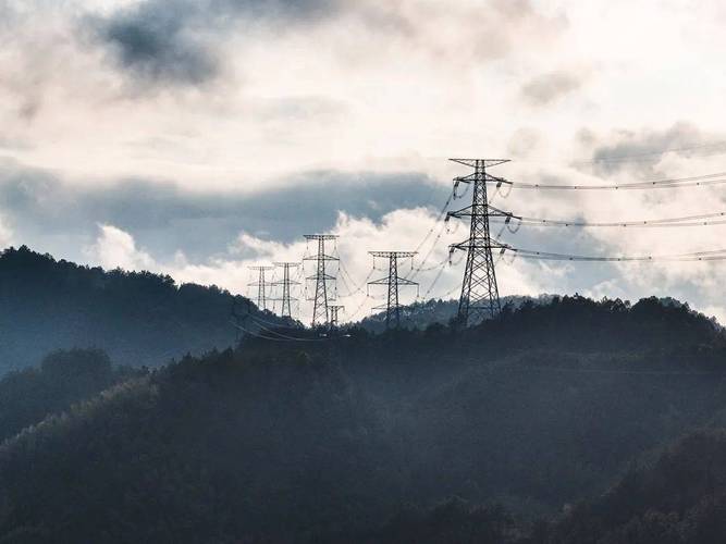 输电线路平断面图五条线 中 上面2条是什么意思下面三条我知道了_百度知... 输电线路平断面图五条线 中 上面2条是什么意思下面三条我知道了_百度知...